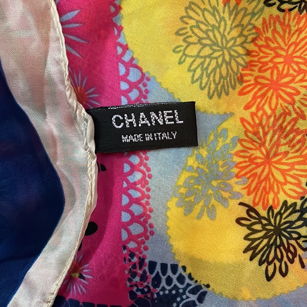 Vintage Chanel scarf one of a kind - Picture 4 of 5